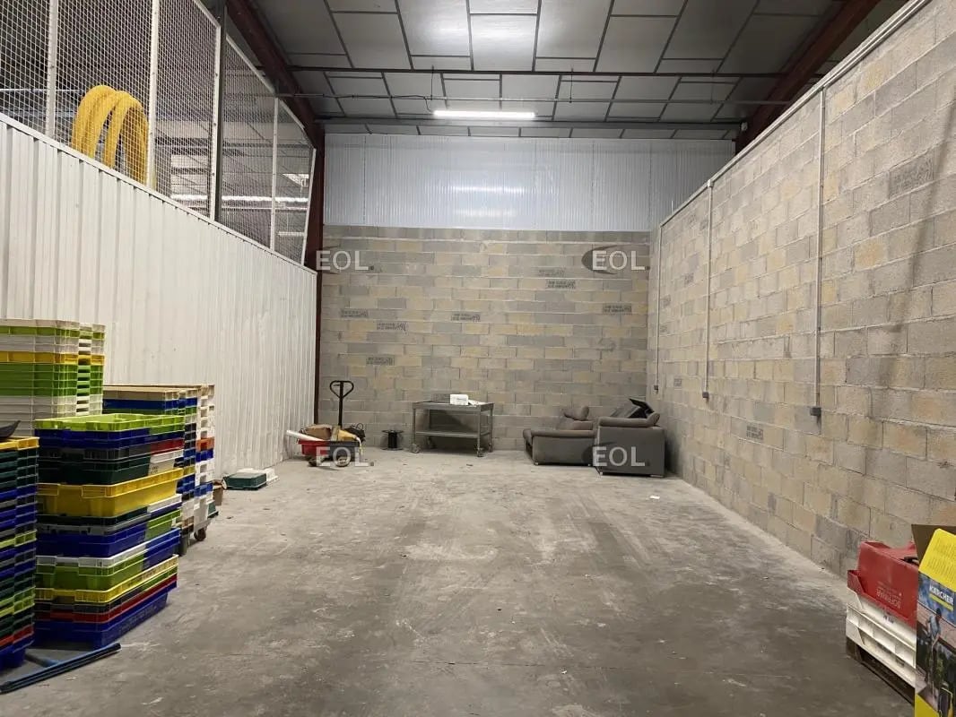 Flex in Le Coudray-Montceaux for lease Interior Photo- Image 1 of 3