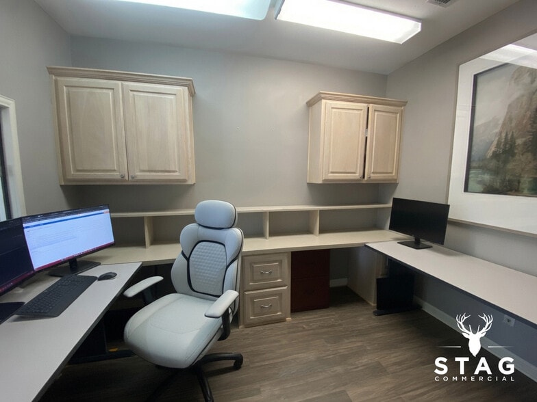 2508-2516 Lillian Miller Pky, Denton, TX for lease - Building Photo - Image 3 of 13