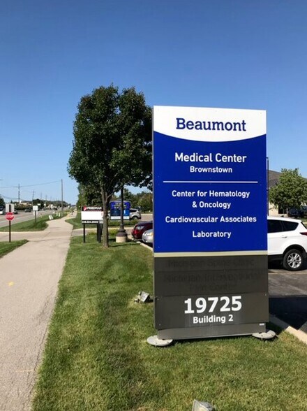 19725 Allen Rd, Brownstown Twp, MI à louer - Photo de l’enseigne - Image 3 de 3