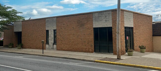 Plus de détails pour 33 N Brown St, Lewistown, PA - Bureau/Commerce de détail à louer