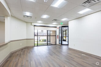 2200-2202 W Spring Creek Pky, Plano, TX à louer Hall d’entrée- Image 1 de 12