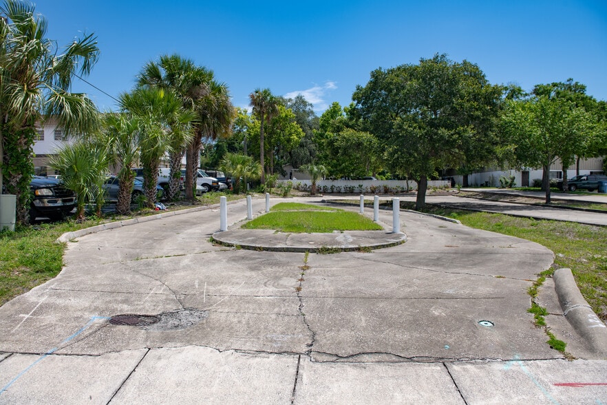 223 Ridgewood Ave, Holly Hill, FL à vendre - Photo du bâtiment - Image 2 de 19