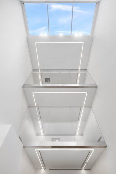 162 E 64th St, New York, NY for lease - Building Photo - Image 2 of 17