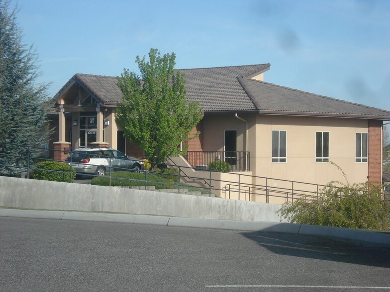 7139 W Hood Pl, Kennewick, WA à louer - Photo du bâtiment - Image 2 de 13