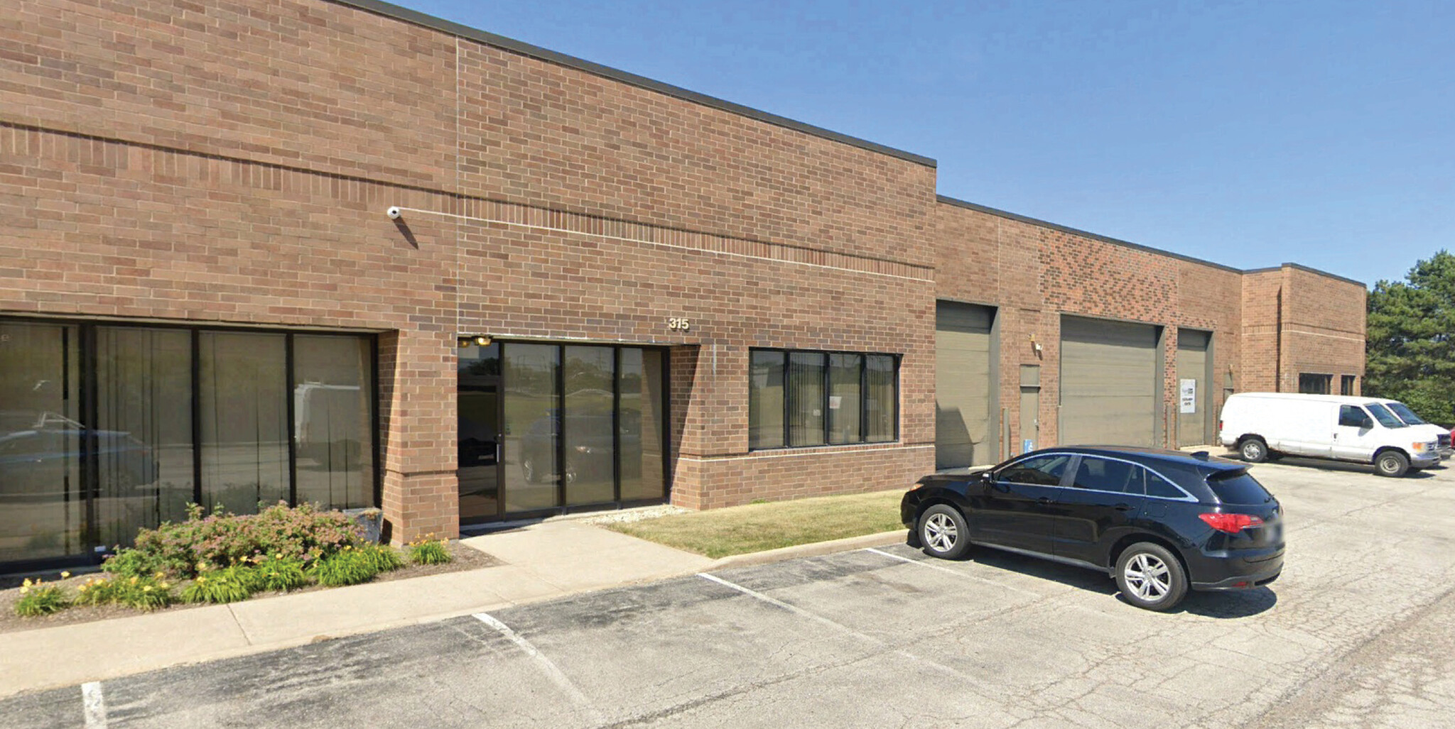 650 W Grand Ave, Elmhurst, IL for lease Building Photo- Image 1 of 8