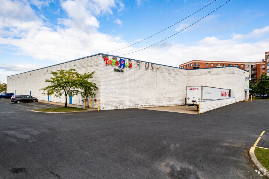 6855 Boul Taschereau, Brossard, QC à louer - Photo du bâtiment - Image 2 de 3