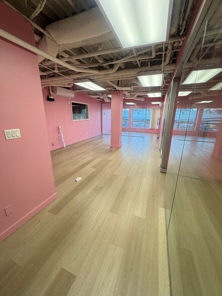 13510 35th Ave, Flushing, NY for lease - Interior Photo - Image 3 of 12