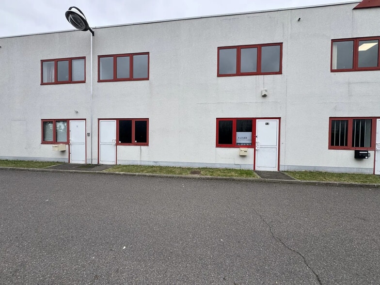 Flex in SAINT-OUEN-L'AUMONE for lease - Building Photo - Image 1 of 12
