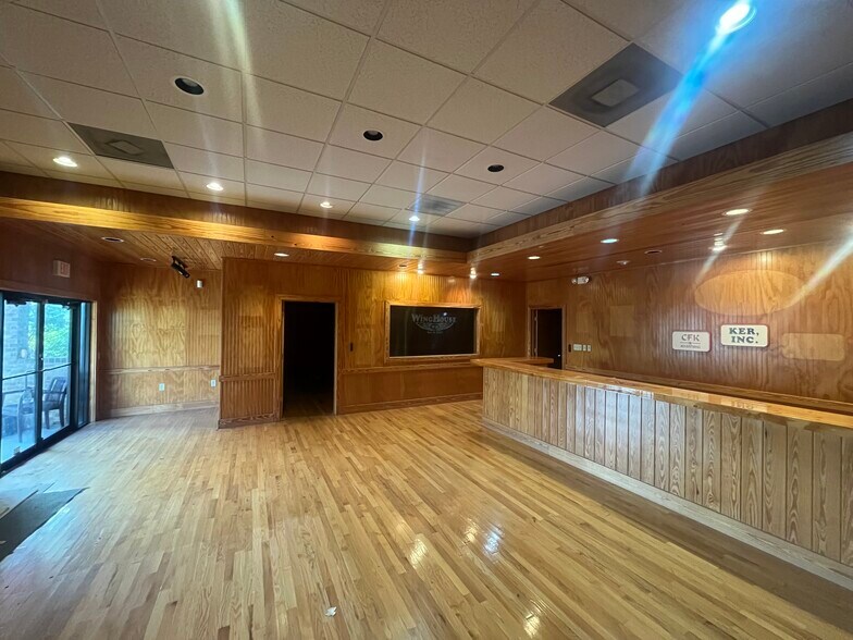 7491 Ulmerton Rd, Largo, FL for lease - Building Photo - Image 3 of 13