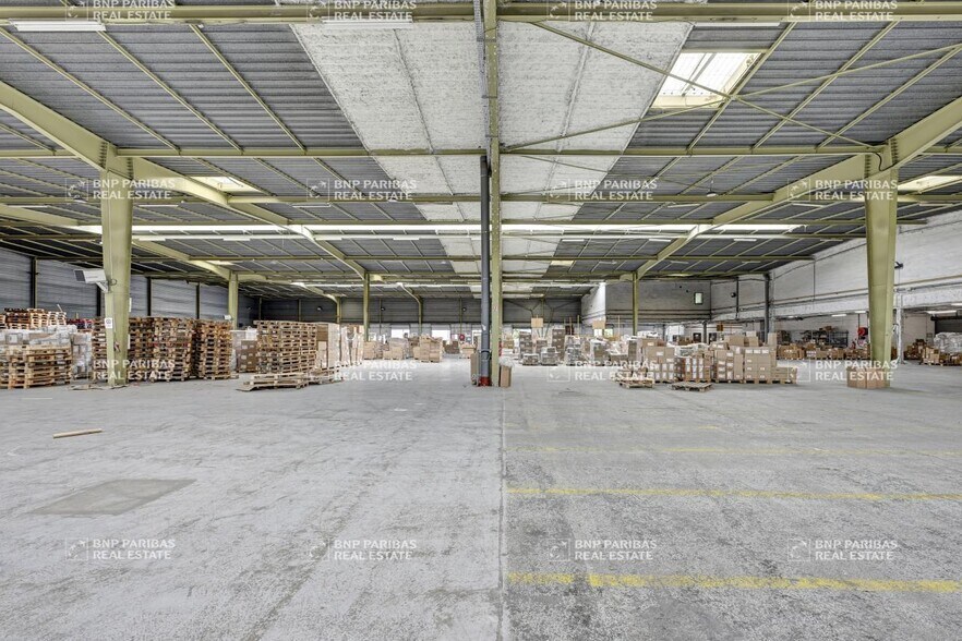 Flex in Chennevières-sur-Marne for lease - Interior Photo - Image 1 of 16