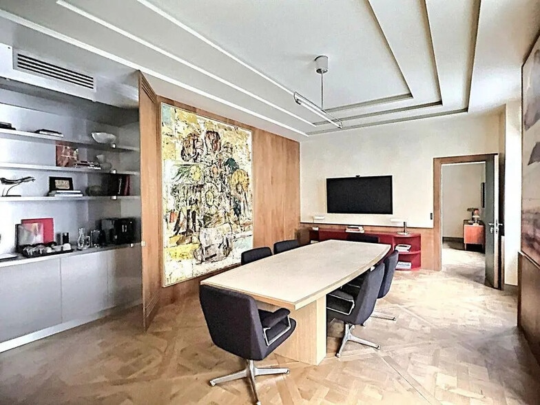 32 B Rue De Lubeck, Paris for lease - Interior Photo - Image 3 of 22