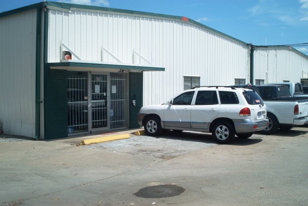 5728-5730 Clarewood Dr, Houston, TX for lease Primary Photo- Image 1 of 3