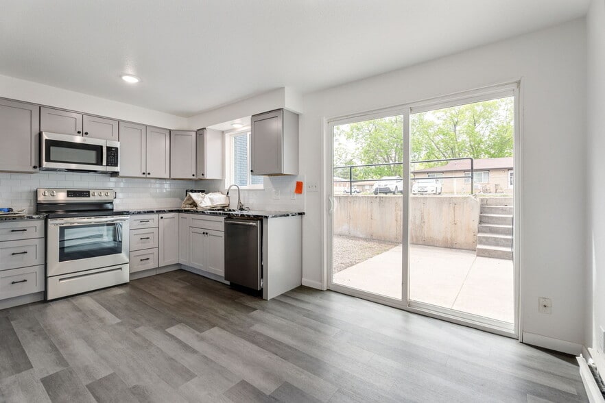 1629 Azalea Dr, Fort Collins, CO à vendre - Photo du bâtiment - Image 2 de 19