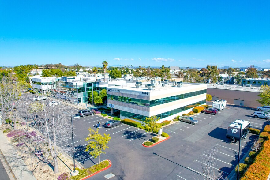 9565 Waples St, San Diego, CA à vendre - Photo du bâtiment - Image 2 de 9