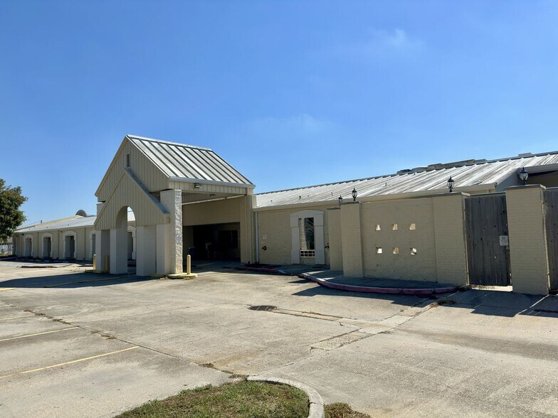 5301 Tullis Dr, New Orleans, LA à vendre - Photo du bâtiment - Image 2 de 10