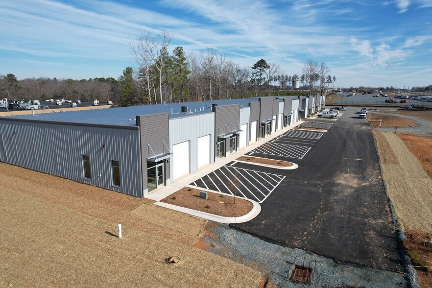 354 Acme Dr, Monroe, NC à louer - Photo du bâtiment - Image 3 de 6