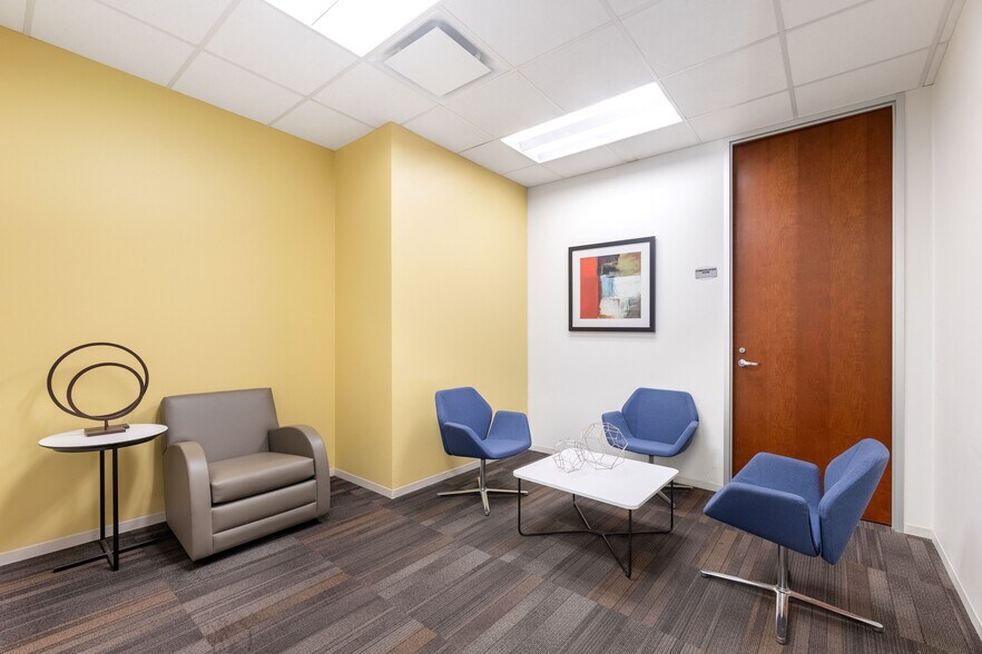Coworking Space in Saint-Jacques-de-la-Lande for lease - Interior Photo - Image 3 of 21