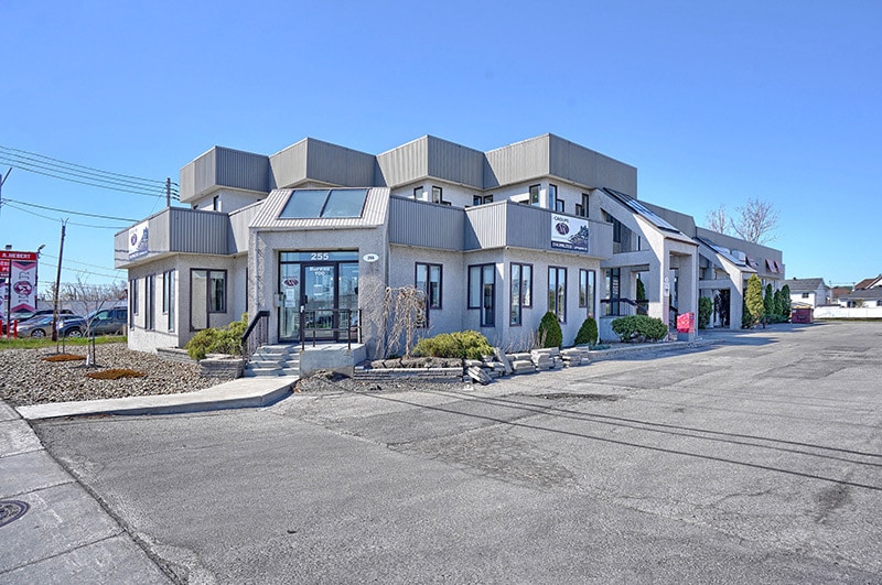255 Boul Curé-Labelle, Laval, QC for sale - Building Photo - Image 1 of 1