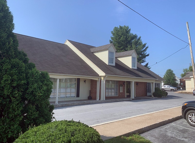 5405 Jonestown Rd, Harrisburg, PA for lease - Building Photo - Image 2 of 7