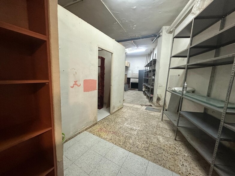 Retail in Cieza for lease - Interior Photo - Image 1 of 14