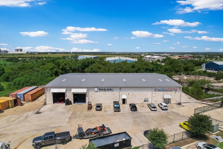 1481 Robert S Light Blvd, Buda, TX à louer - Photo du bâtiment - Image 1 de 14