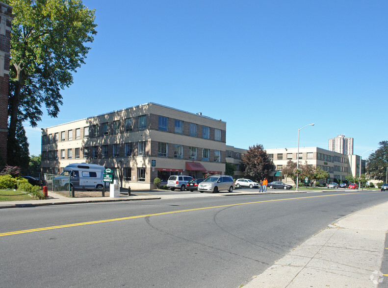 128-148 Maple St, Springfield, MA for sale - Primary Photo - Image 2 of 10