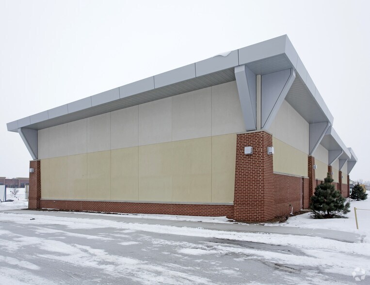 7828 Hudson Rd, Woodbury, MN à louer - Photo du bâtiment - Image 3 de 20
