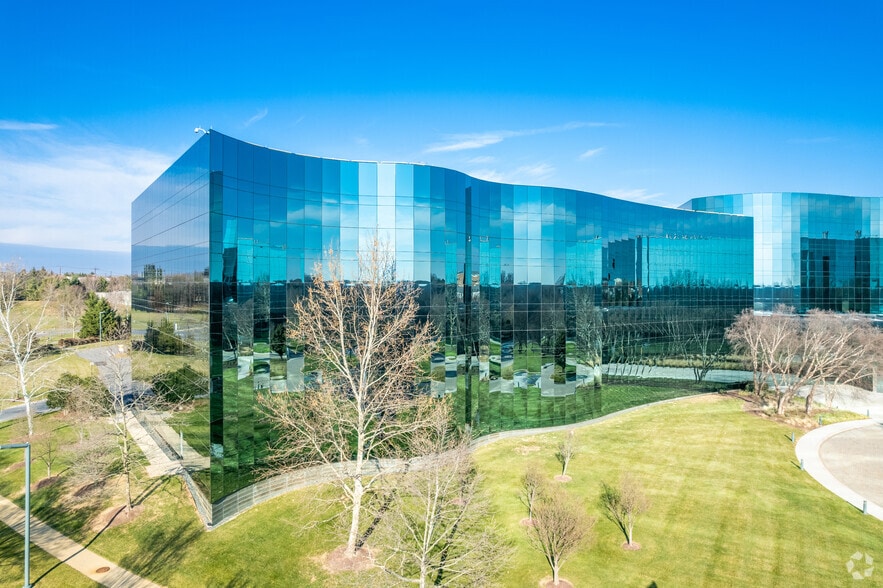 14200 Shady Grove Rd, Rockville, MD à louer - Photo du bâtiment - Image 1 de 1