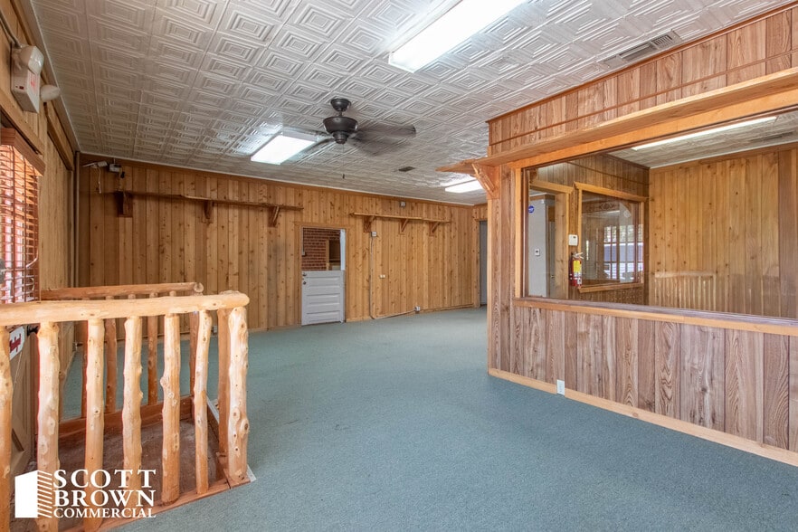 108 W Hughes St, Collinsville, TX for lease - Building Photo - Image 2 of 13