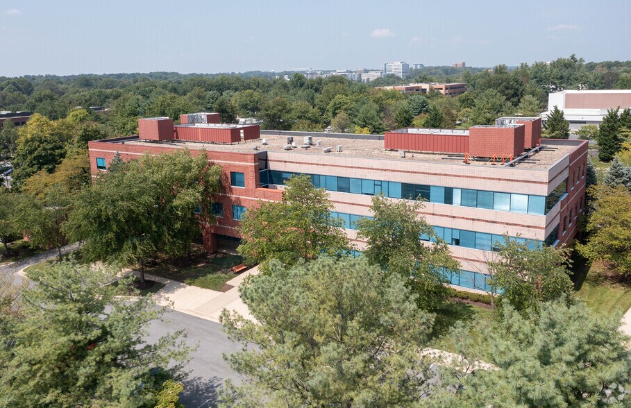 6325 Woodside Ct, Columbia, MD à louer - Photo du bâtiment - Image 3 de 9