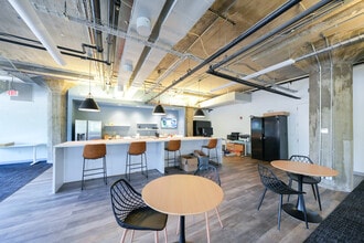 800 Westmere Ave, Charlotte, NC à louer Photo du bâtiment- Image 1 de 7