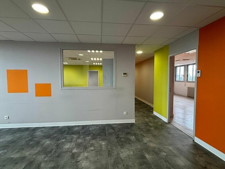 Office in Toulouse for lease - Interior Photo - Image 2 of 6