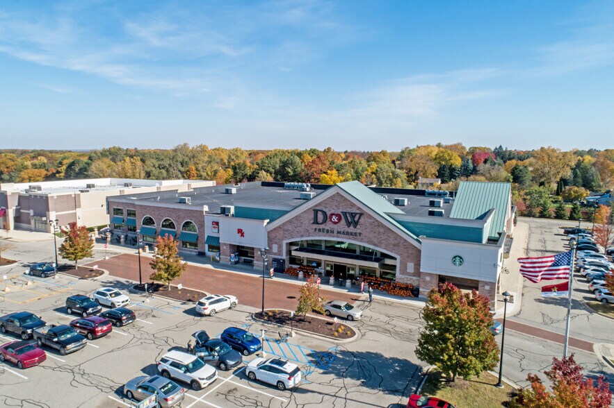 2065 E Beltline Ave NE, Grand Rapids, MI à louer - Photo du bâtiment - Image 2 de 14