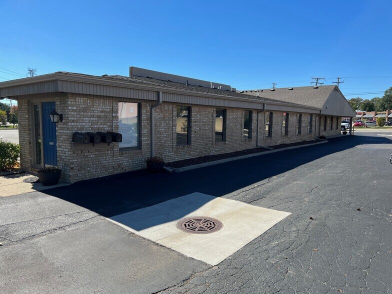 55130 Shelby Rd, Shelby Township, MI à louer - Photo du bâtiment - Image 2 de 5