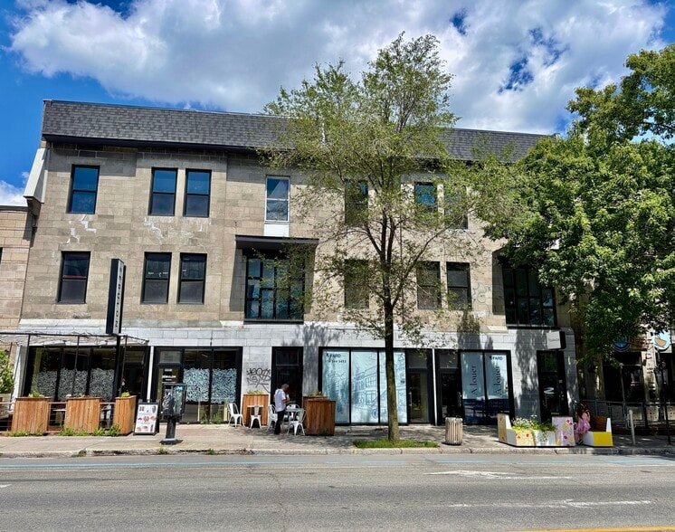 3999-4001 Rue Saint-Denis, Montréal, QC à louer - Photo du bâtiment - Image 3 de 4