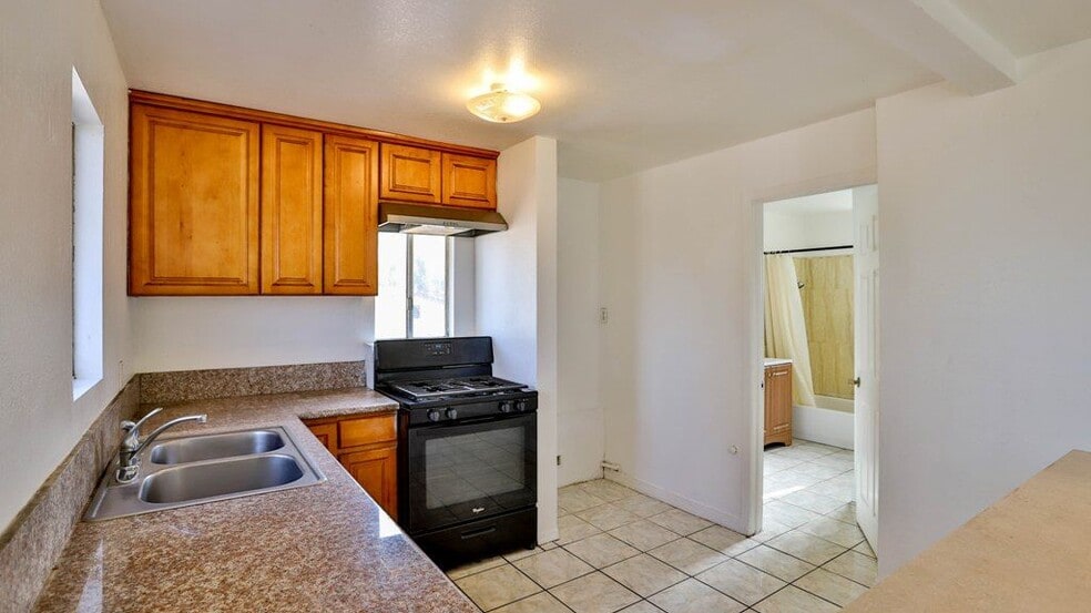 8181 20th St, Westminster, CA for sale - Interior Photo - Image 2 of 7