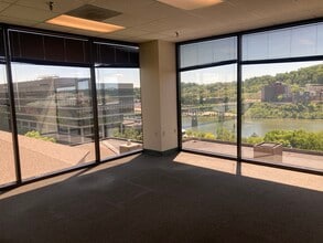 550 W Main St, Knoxville, TN for lease Interior Photo- Image 2 of 5