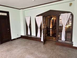 164 Division St, Elgin, IL à louer Photo intérieure- Image 2 de 6