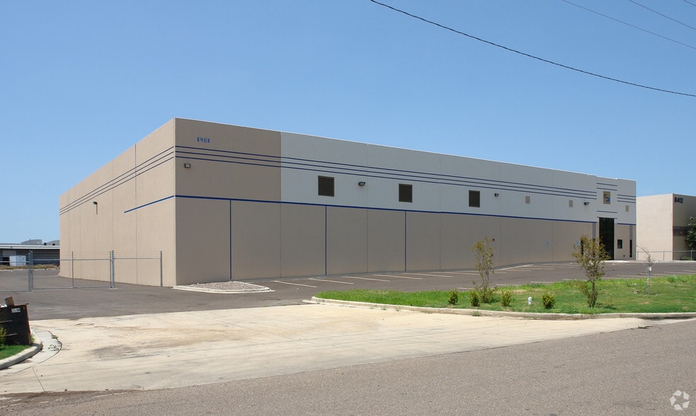 8408 Amparan Rd, Laredo, TX for lease - Primary Photo - Image 1 of 2