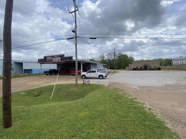 224-228 Pearson Rd - Income Producing portfolio of 2 properties for sale on LoopNet.ca - Building Photo - Image 2 of 15