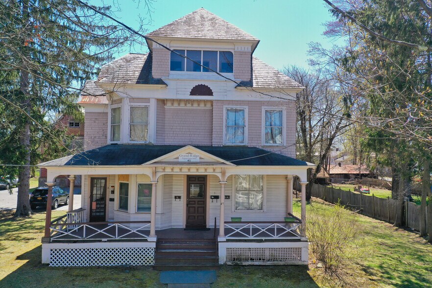 45 William St, Glens Falls, NY à vendre - Photo principale - Image 1 de 2