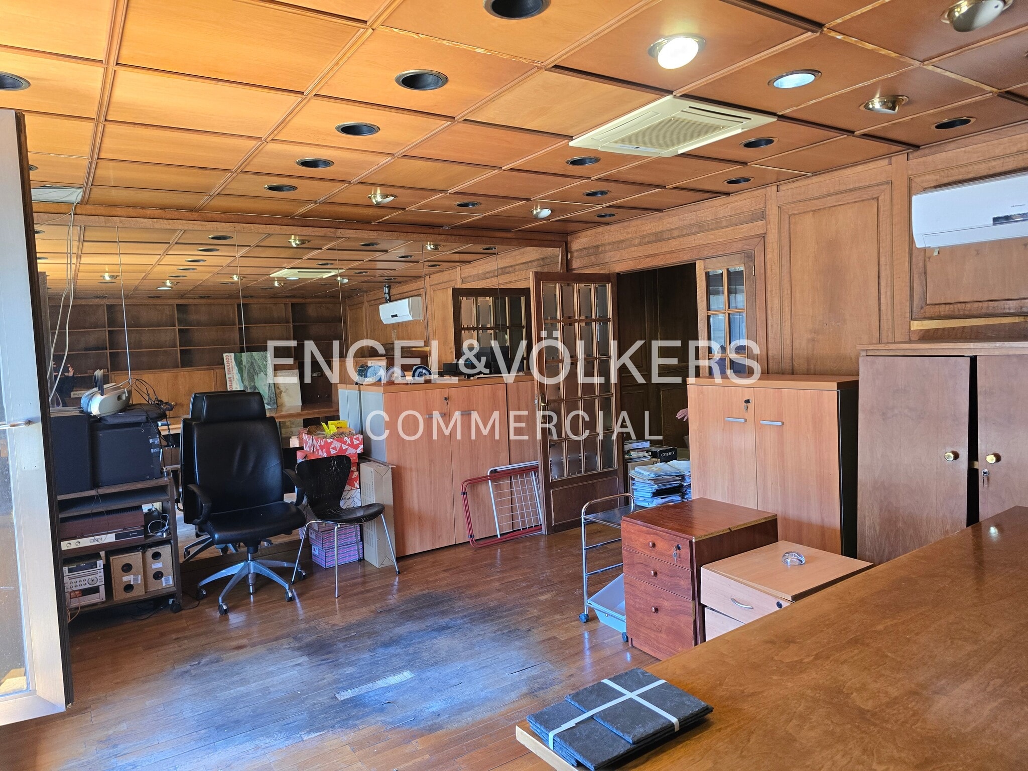 Bureau/Commerce de détail dans Barcelone, Barcelona à louer Photo intérieure- Image 1 de 17