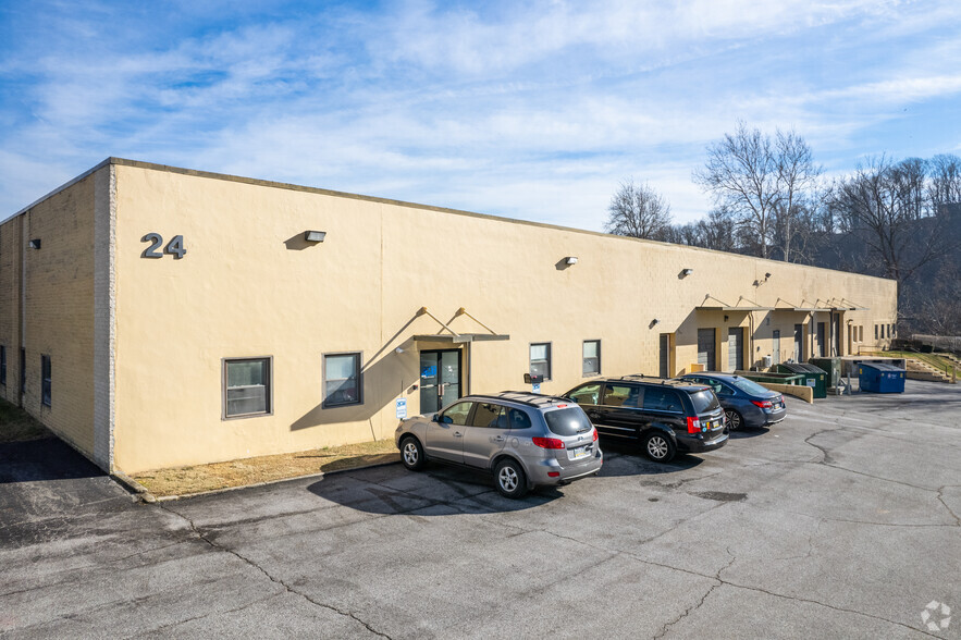 24-26 Portland Rd, West Conshohocken, PA for lease - Building Photo - Image 1 of 6