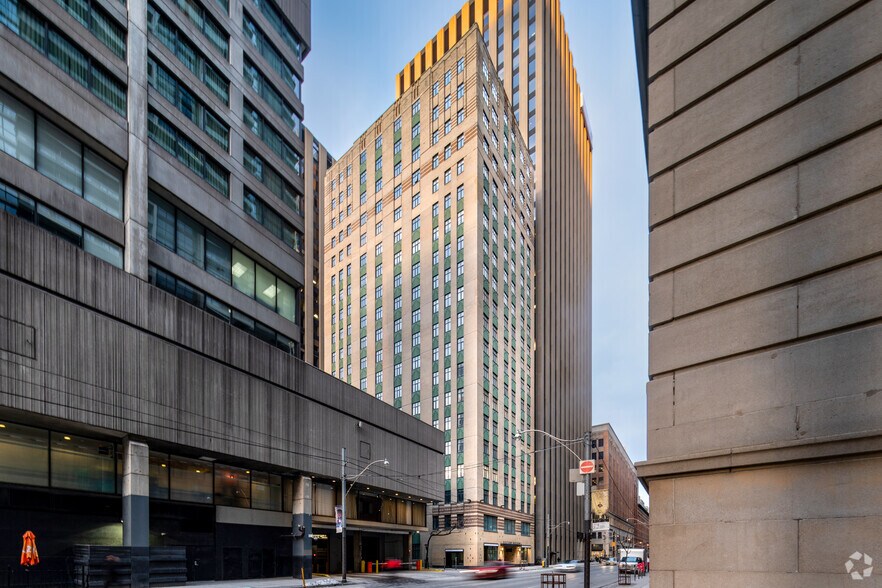 80 Richmond St W, Toronto, ON à louer - Photo du bâtiment - Image 2 de 14