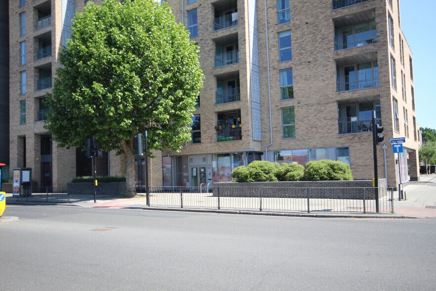 Ealing Rd, Wembley à louer - Photo du bâtiment - Image 2 de 3