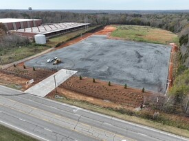 4 Acres Industrial Outdoor Storage - Services immobiliers commerciaux