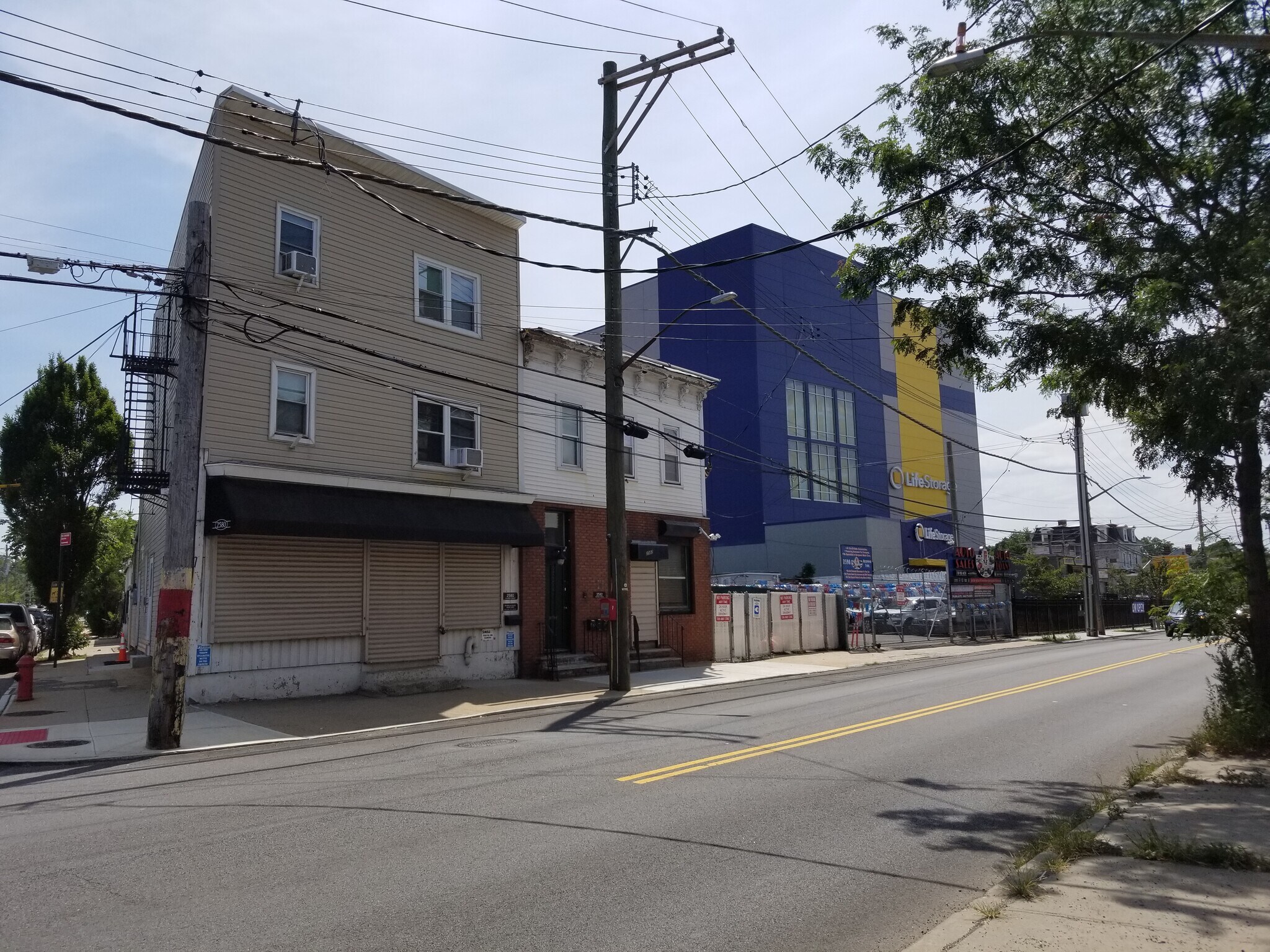 2580 | 2582 Richmond Ter portefeuille de 2 propriétés à vendre sur LoopNet.ca Photo du bâtiment- Image 1 de 5