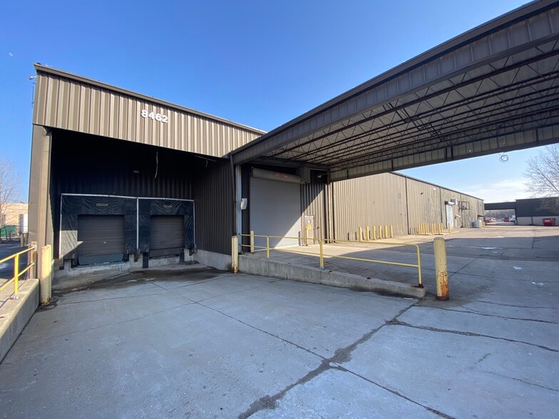 8462 Ronda Dr, Canton, MI à vendre - Photo du bâtiment - Image 3 de 3