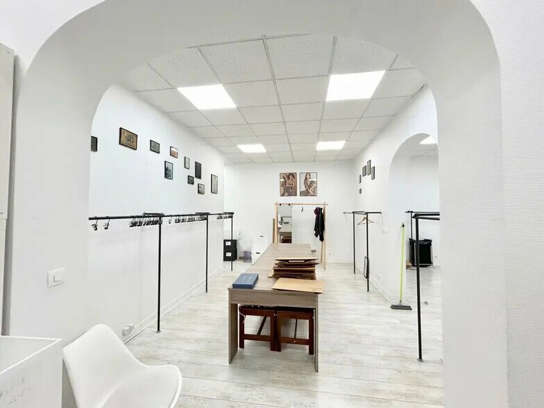 Office in Paris for lease - Interior Photo - Image 2 of 8