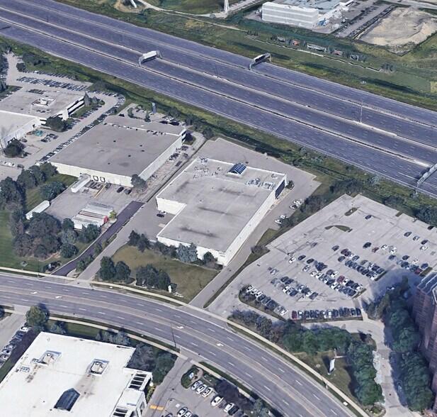 2800 Matheson Blvd E, Mississauga, ON à louer - Photo du bâtiment - Image 3 de 9
